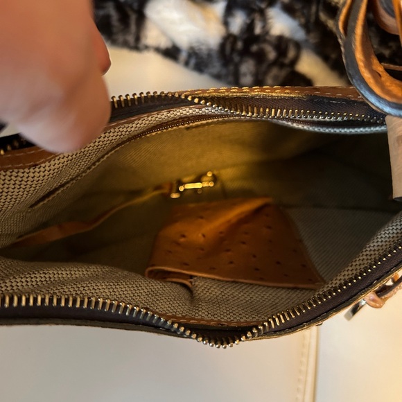 Dooney & Bourke Ostrich Shoulder Bag with Classic Design. Vintage - Picture 3 of 8